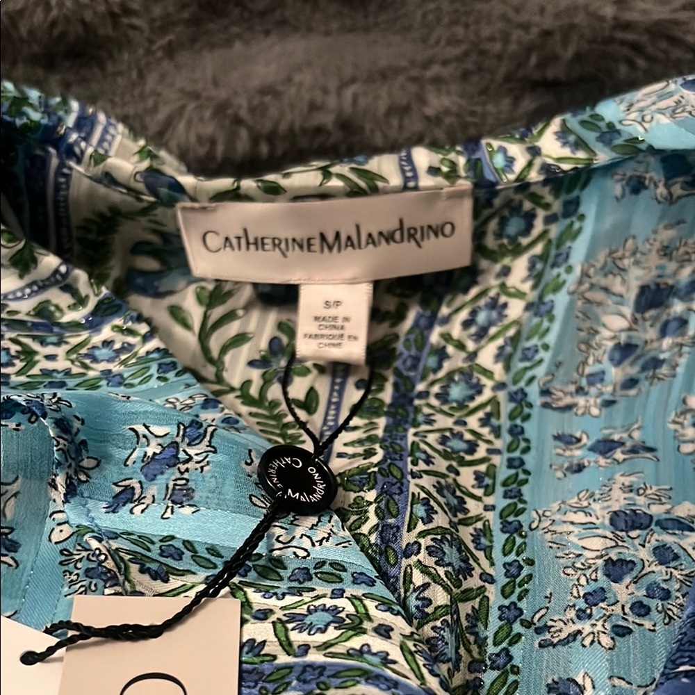 Catherine Malandrino Blue and White Ruffled V-Neck Blouse NWT retail $68 - Picture 2 of 7